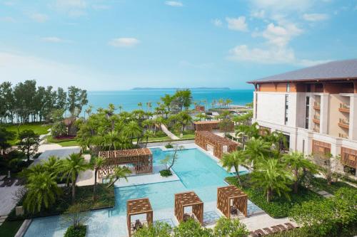 Shenzhen Marriott Hotel Golden Bay - Best Pool Hotels in China
