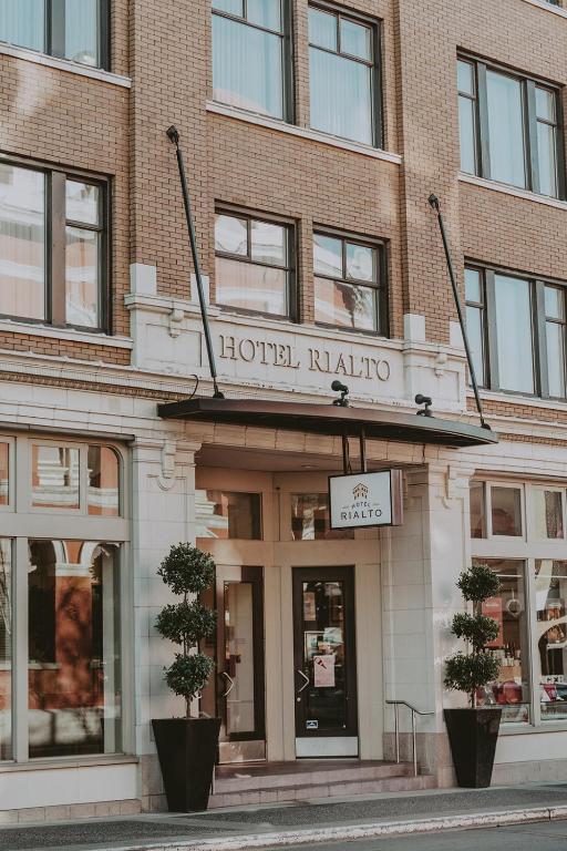 Hotel Rialto - Best Pool Hotels in Victoria & Vancouver Island