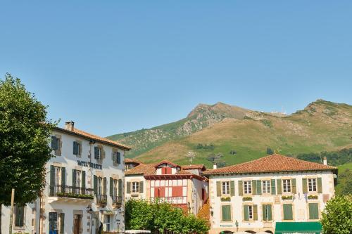 Arraya - Best Hotels in Sare