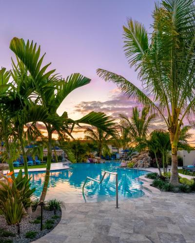 Tropical Beach Resorts - Sarasota - Best Parking Hotels in Siesta Key, FL