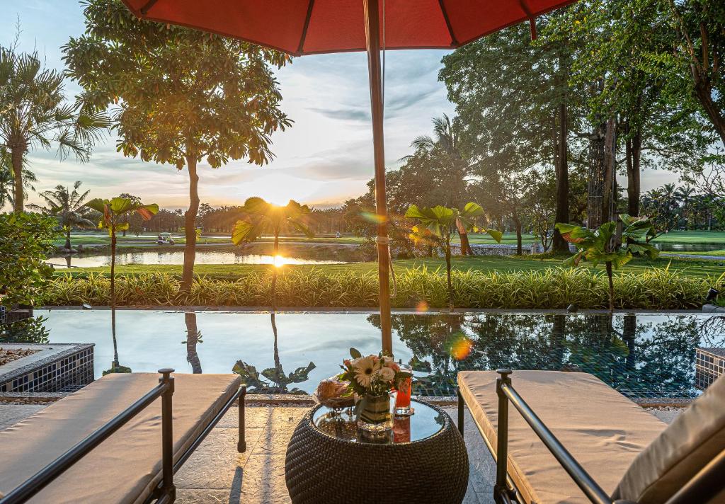 Summit Windmill Golf Suite Hotel at Suvarnabhumi - Best Hotels with Airport Shuttle Service in Bangkok