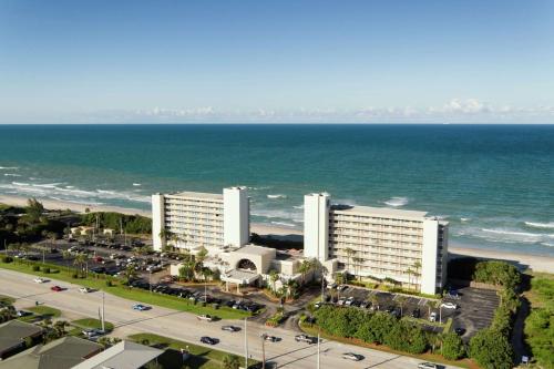 DoubleTree Suites by Hilton Melbourne Beach Oceanfront - Best Business Hotels in Melbourne, FL