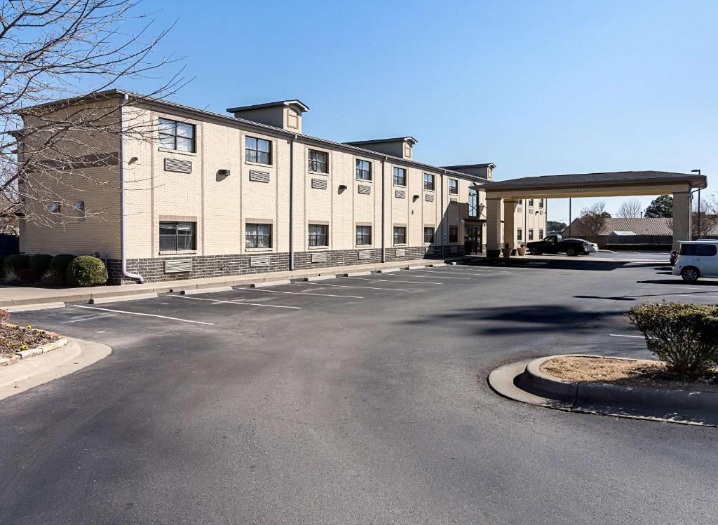 Econo Lodge Inn & Suites Little Rock SW - Best Pet-Friendly Hotels in Little Rock, AR