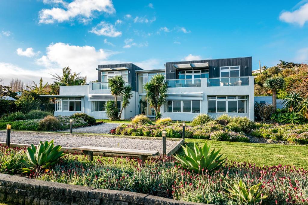 Waiheke Waterfront Lodge - Best Hotels in North Island