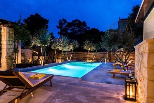 Koukounari luxury villa