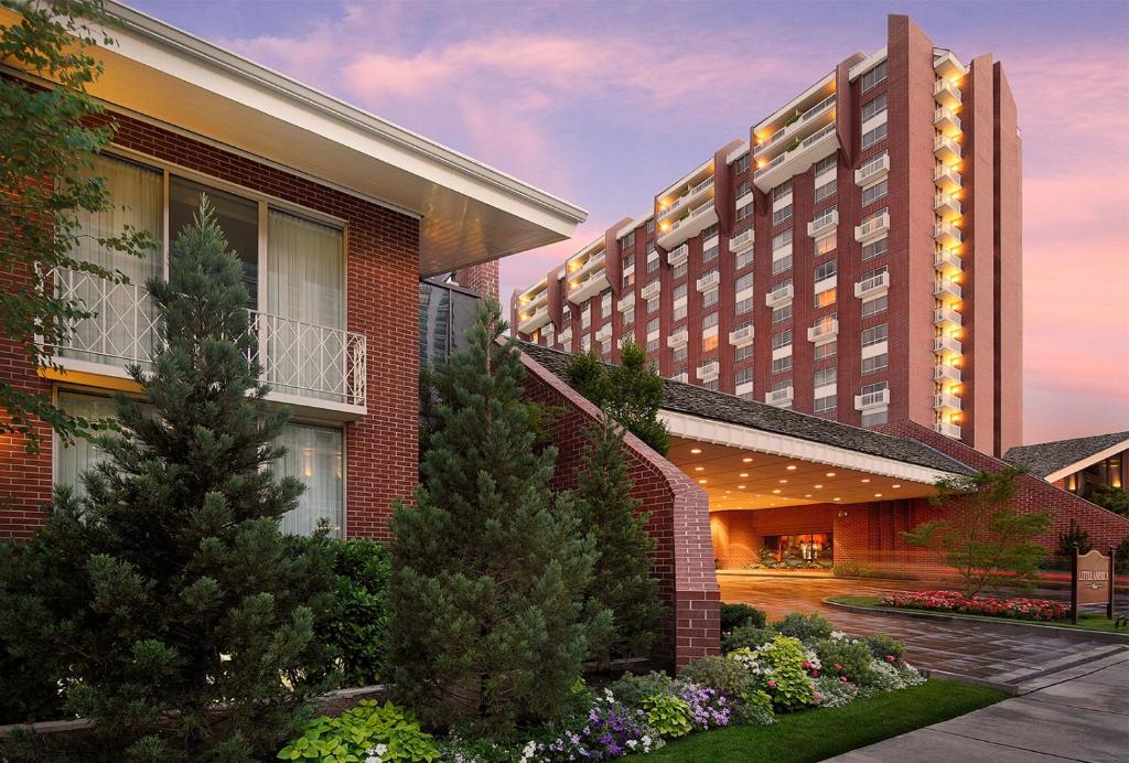 Little America Hotel Salt Lake City - Best Pool Hotels in Utah