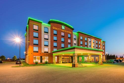 Quality Inn & Suites - Best Hotels with Free Breakfast in Quebec City