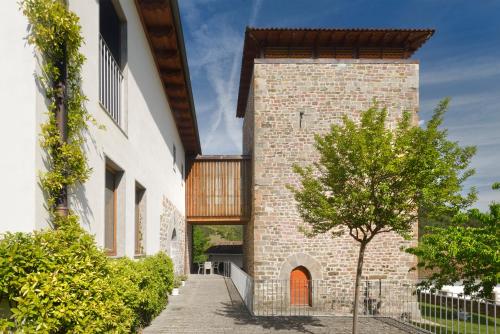 Hotel Rural Torre de Úriz - Best Hotels in Navarre