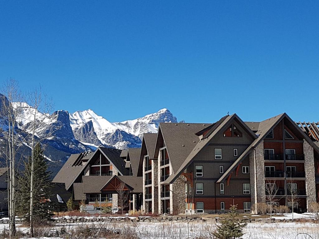 Paradise Resort Club and Spa - Best Pool Hotels in Banff
