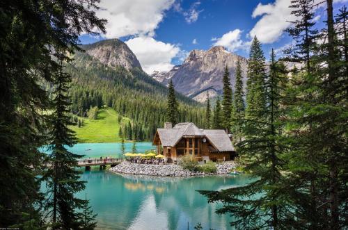Emerald Lake Lodge - Best Hotels in Field