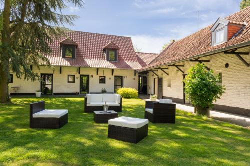 La Ferme Blanche, The Originals Relais - Best Hotels in Lille