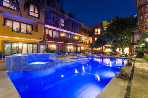 Casa Lotería -Pueblito Sayulita- Colorful, Family and Relax Experience with Private Parking and Pool