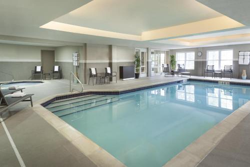 Cambridge Suites Mississauga - Best Hotels with Free Breakfast in Toronto