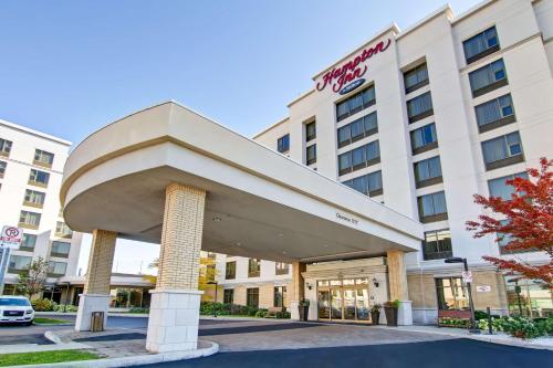 Hampton Inn by Hilton Toronto Airport Corporate Centre - Best Hotels with Free Breakfast in Toronto