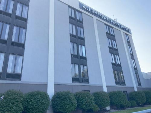 Allentown Park Hotel by The Red Collection - Best Pool Hotels in Allentown, PA