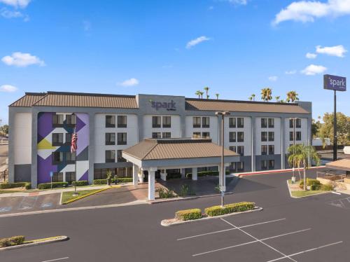 Spark by Hilton Bakersfield Central - Best Hotels with Free Breakfast in Bakersfield, CA