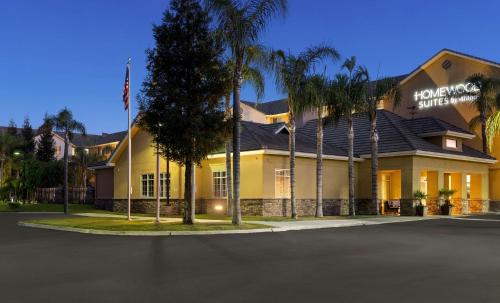 Homewood Suites Bakersfield - Best Hotels with Airport Shuttle Service in Bakersfield, CA