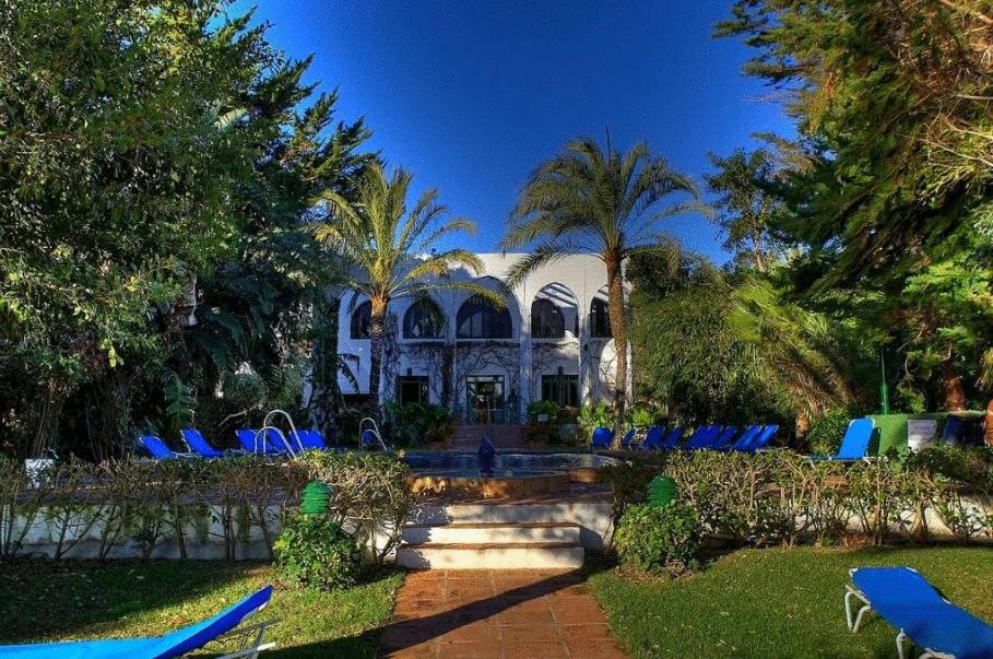 Hurricane Beach Hotel - Best Hotels in Andalucía