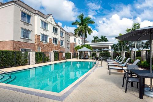 Courtyard by Marriott Sarasota at University Town Center - Best Parking Hotels in Sarasota, FL