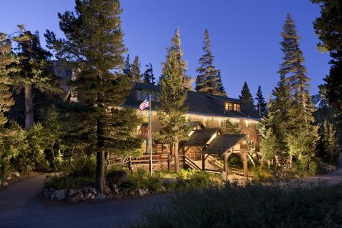 Tamarack Lodge - Pet Friendly Hotels in California