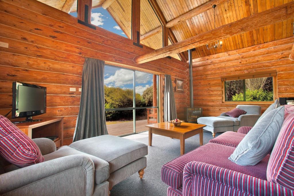 Fiordland Lodge - Best Hotels in Southland