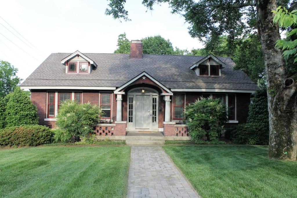 Belmont Blvd Bed and Breakfast - Best Hotels in Tennessee