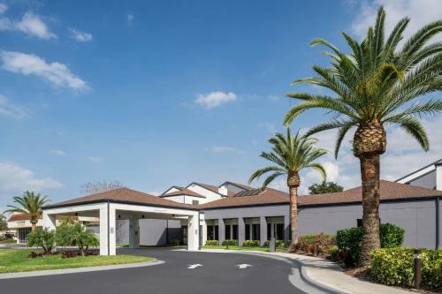 Courtyard by Marriott Orlando Airport - Best Hotels with Airport Shuttle Service in Orlando, FL