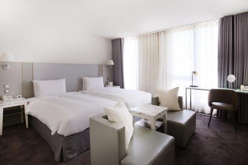 Ambience Hotel Taipei - Best Hotels with Free Breakfast in Taipei