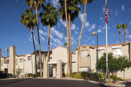 Sonesta ES Suites Scottsdale Paradise Valley - Best Hotels with Free Breakfast in Phoenix, AZ