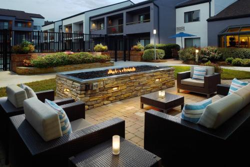 Courtyard by Marriott Raleigh Midtown - Best Parking Hotels in Raleigh, NC