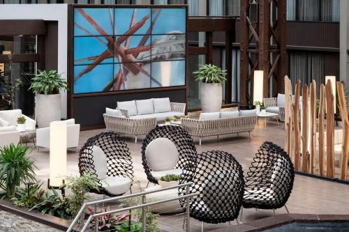 Seattle Airport Marriott - Best Hotels with Airport Shuttle Service in Seattle, WA