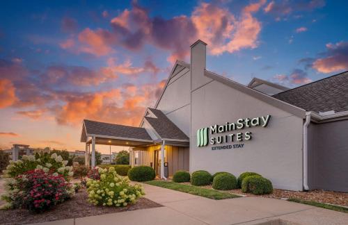 MainStay Suites St Louis - Galleria - Best Pool Hotels in St. Louis, MO