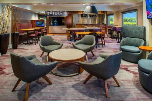 hotels with suites in Andover