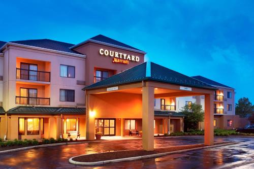 Courtyard Cleveland Airport North - Best Radisson Hotel Group in Ohio