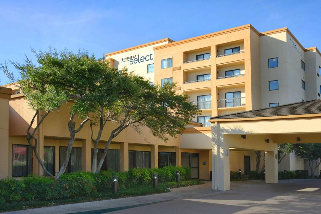 Sonesta Select Dallas Central Expressway - Best Golf Hotels in Dallas, TX