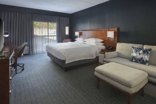 Courtyard by Marriott Norwalk - Best Marriott Hotels in Connecticut