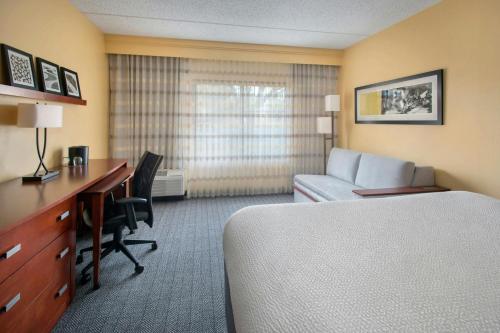 Courtyard by Marriott Mt. Laurel - Best Parking Hotels in Philadelphia, PA