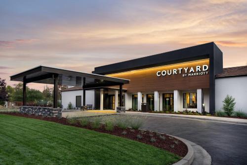 Courtyard San Jose Cupertino - Best Pool Hotels in San Jose, CA
