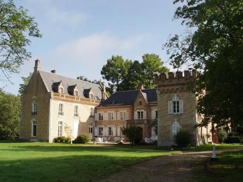 Hostellerie Du Château Les Muids - Best Hotels in Loire Valley