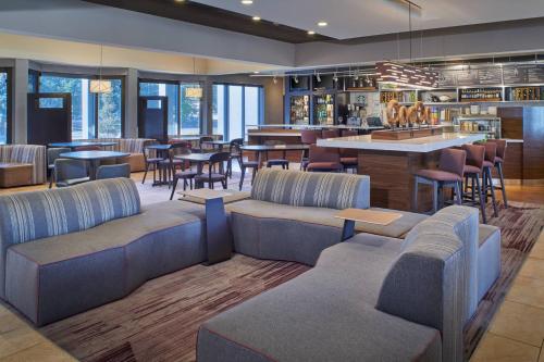 Courtyard by Marriott Detroit Warren - Best Marriott Hotels in Michigan