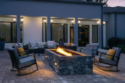 Courtyard by Marriott Greensboro - Best Pool Hotels in Greensboro, NC