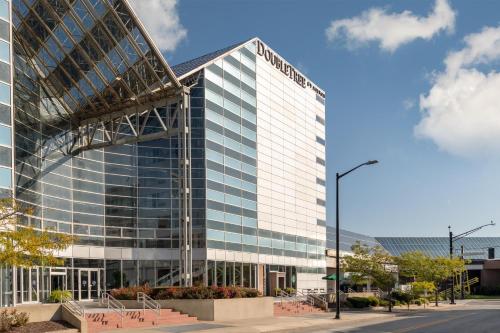 DoubleTree by Hilton Hotel South Bend - Best Hotels with Airport Shuttle Service in South Bend, IN