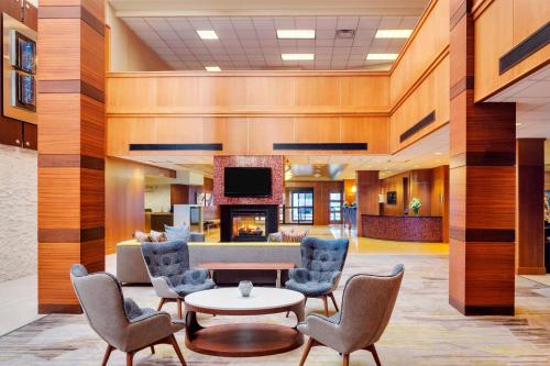 Courtyard by Marriott Boston Logan Airport - Best Hotels with Airport Shuttle Service in Boston, MA