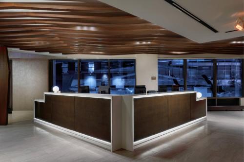 SpringHill Suites Chicago Downtown/River North - Best Hotels with Free Breakfast in Chicago, IL
