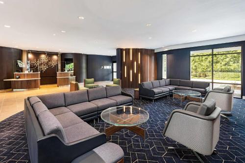 Courtyard by Marriott Anaheim Resort/Convention Center - Best Pool Hotels in Anaheim-Disneyland, CA