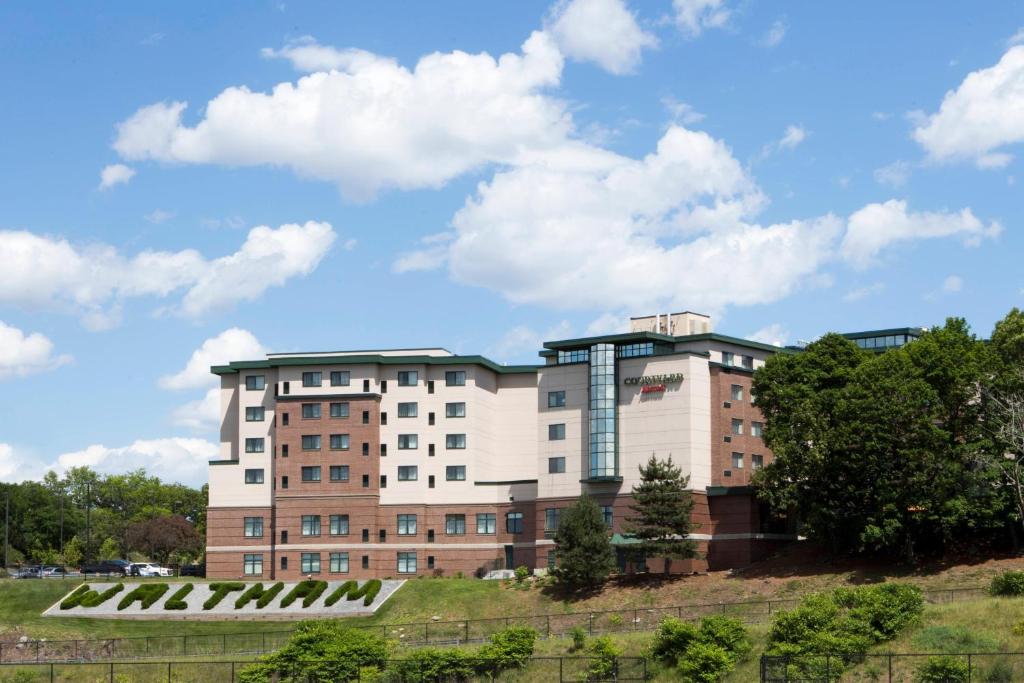 Courtyard by Marriott Boston Waltham - Best Marriott Hotels in Massachusetts