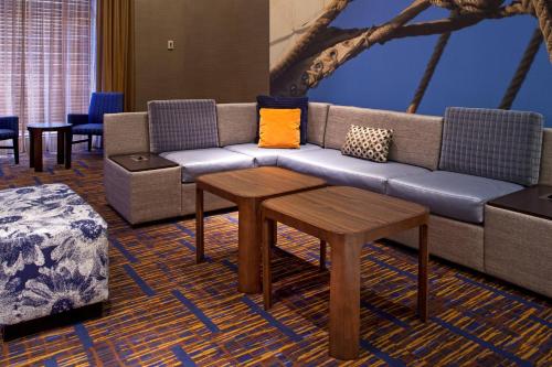 Courtyard by Marriott Baltimore Downtown Inner Harbor - Best Hotels in Baltimore, MD