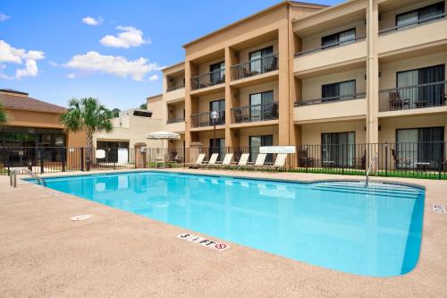 suite hotels in Columbia