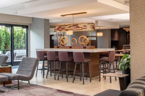 Courtyard by Marriott Portland Airport - Best Parking Hotels in Portland, OR