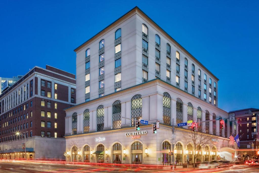 Courtyard by Marriott Stamford Downtown - Best Marriott Hotels in Connecticut